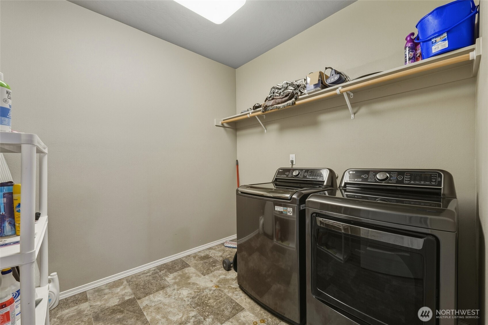 1397 Caprio Loop Walla Walla, WA 99362 - Photo 20 of 40 a close view of stove top oven