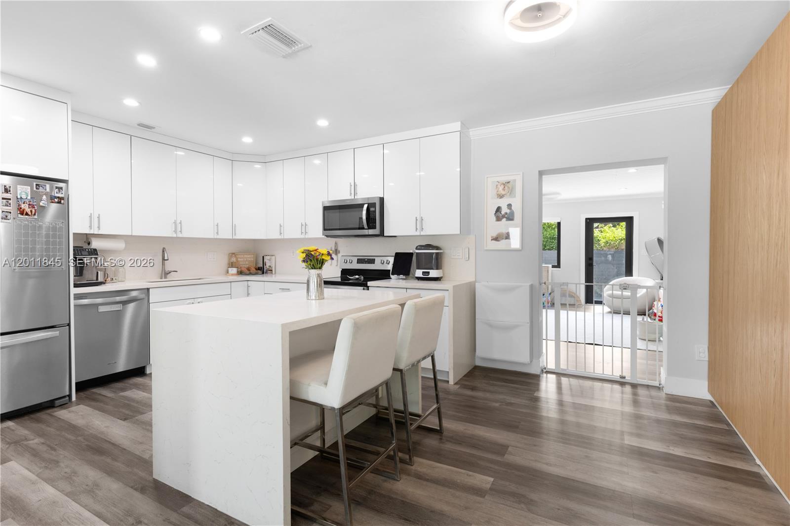 8310 Southwest 45th Street Miami, FL 33155 - Photo 15 of 41