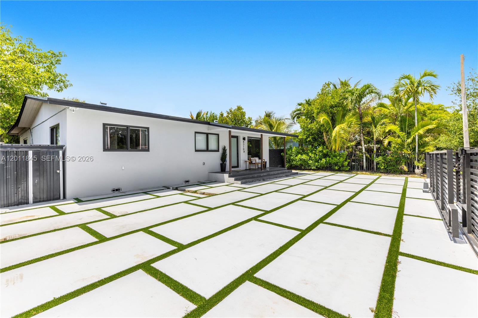 8310 Southwest 45th Street Miami, FL 33155 - Photo 5 of 41