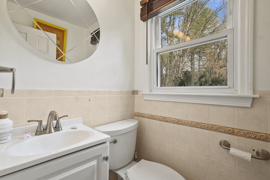 25 Cardigan Road Tewksbury, MA 01876 - Photo 17 of 39