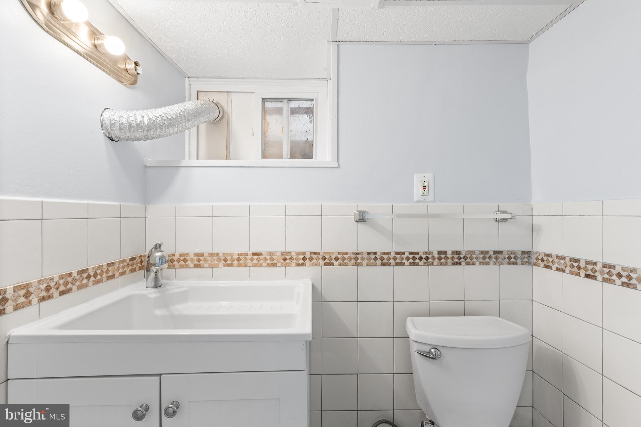 112 Rolling Road Bala Cynwyd, PA 19004 - Photo 28 of 39 a bathroom with a bathtub and a toilet