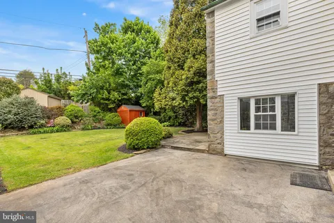 a view of a back yard of the house