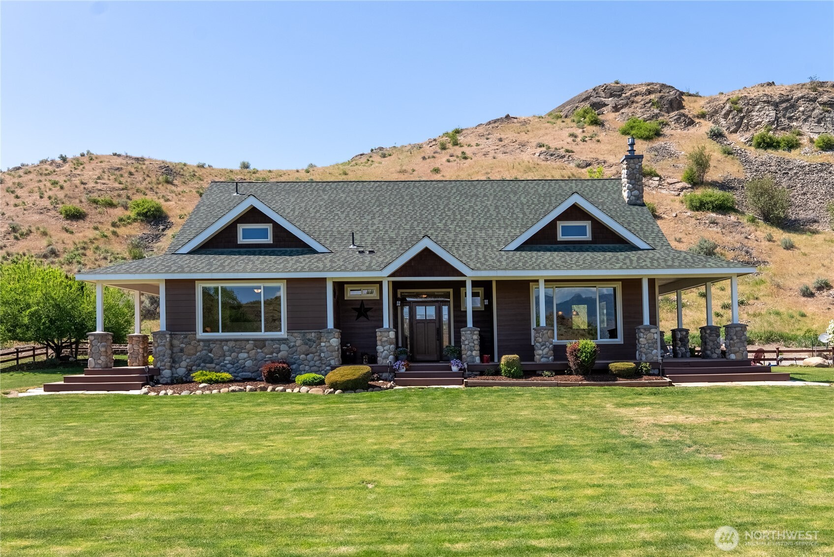 23 George Road Omak, WA 98841 - Photo 2 of 40 a front view of a house with garden