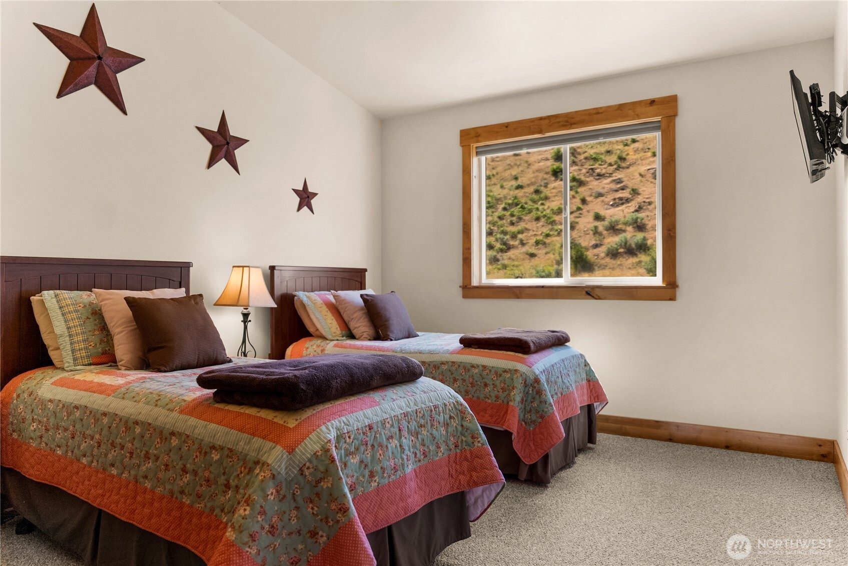 23 George Road Omak, WA 98841 - Photo 25 of 40 a bedroom with bed and window
