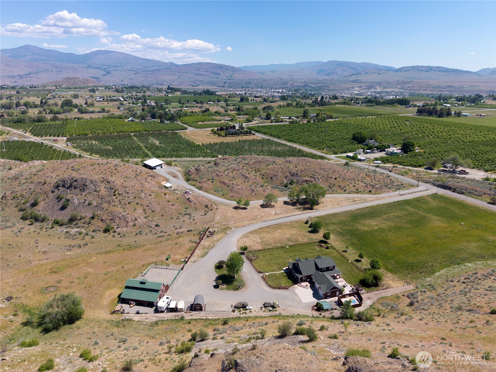 23 George Road Omak, WA 98841 - Photo 38 of 40 a view of a town with mountains in the background