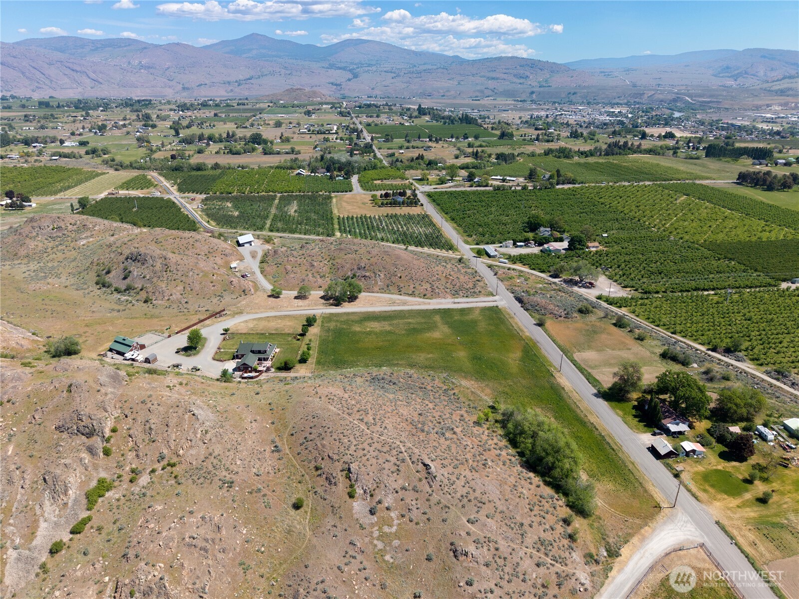23 George Road Omak, WA 98841 - Photo 39 of 40 a view of a city with a lake