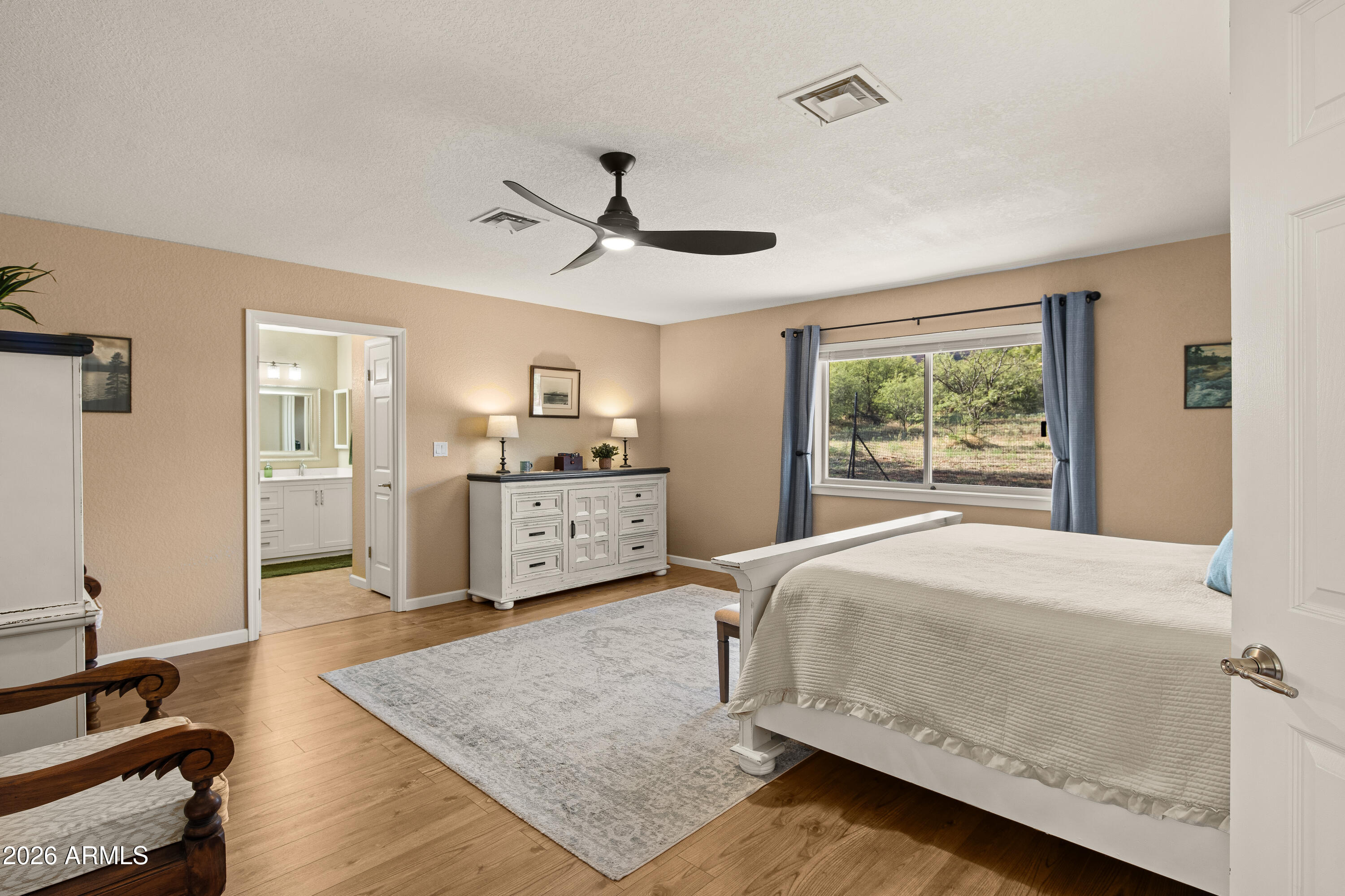 300 Raintree Road Sedona, AZ 86351 - Photo 27 of 65 JL_300RainTreeRd-interiors-Primary-01