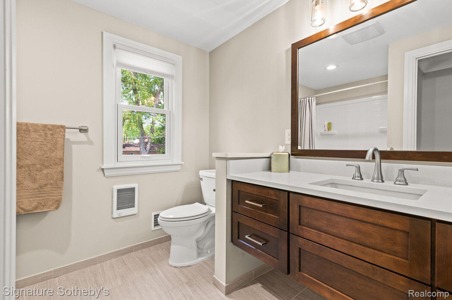 5634 Pebbleshire Road Bloomfield Hills, MI 48301 - Photo 23 of 34 Full Bathroom 2