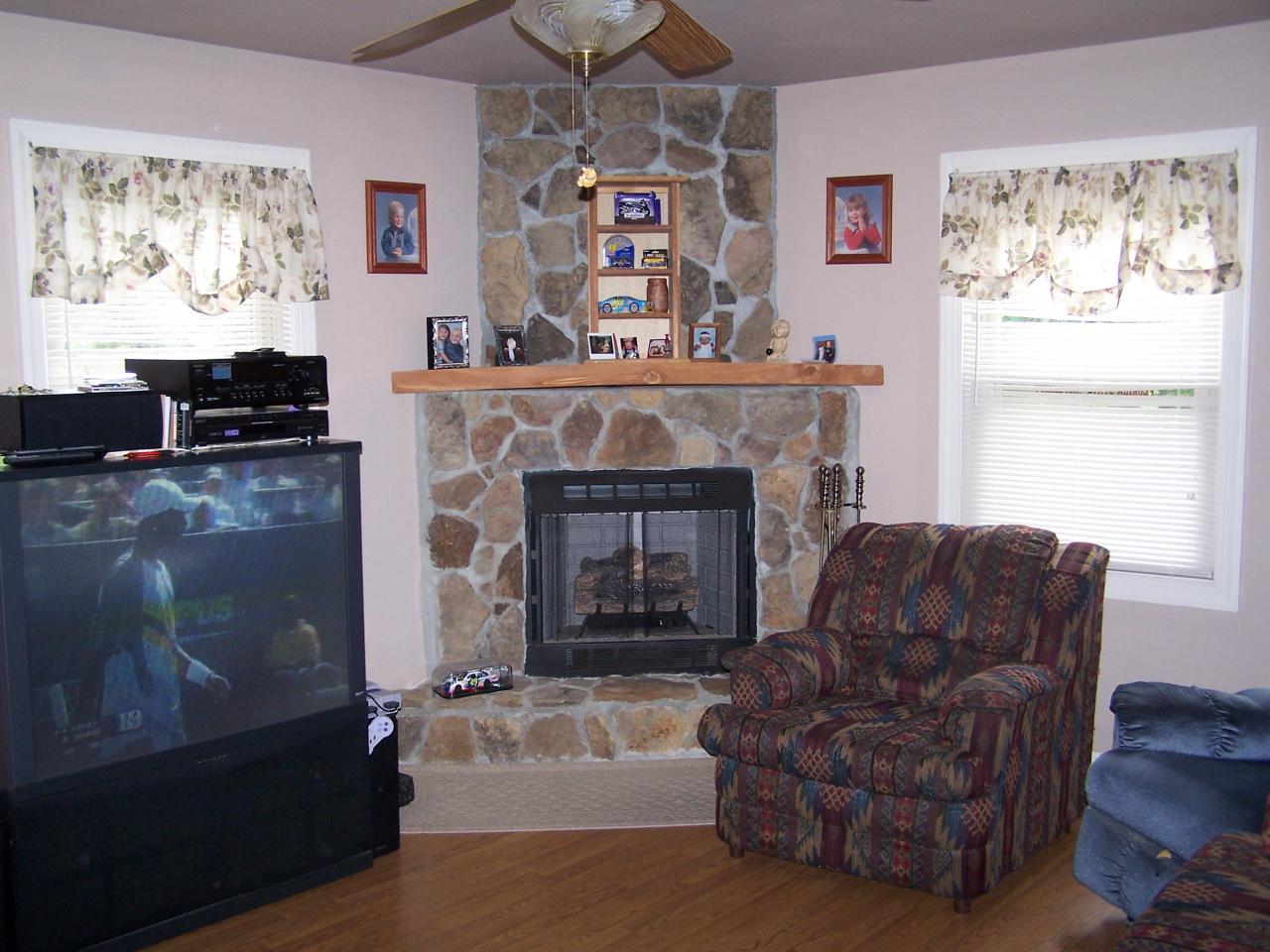1301 Jeters Mill Road Vinton, VA 24179 - Photo 12 of 20 Family Room