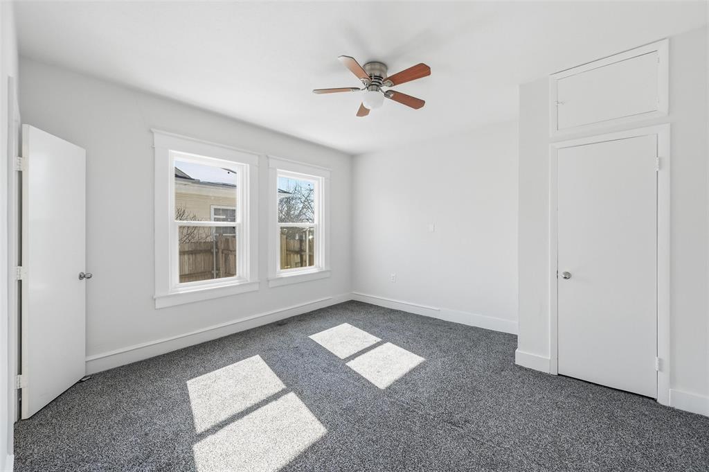 526 South Clinton Avenue Dallas, TX 75208 - Photo 24 of 25 a view of an empty room with a window