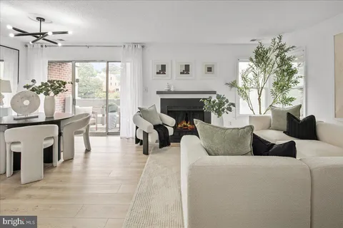 $324,900 | 3150 Covewood Court, Unit L, Falls Church, VA 22042