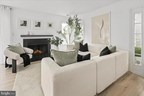 $324,900 | 3150 Covewood Court, Unit L, Falls Church, VA 22042