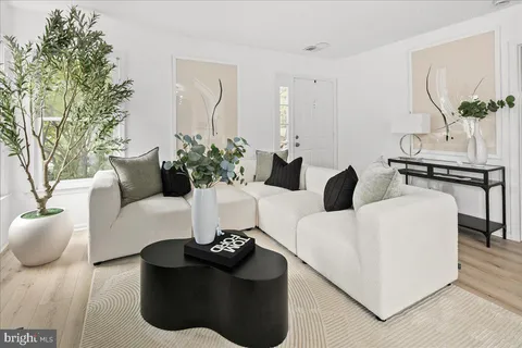 $324,900 | 3150 Covewood Court, Unit L, Falls Church, VA 22042