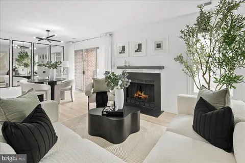 $324,900 | 3150 Covewood Court, Unit L, Falls Church, VA 22042