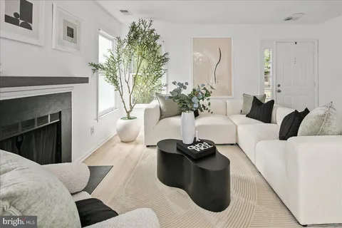 $324,900 | 3150 Covewood Court, Unit L, Falls Church, VA 22042