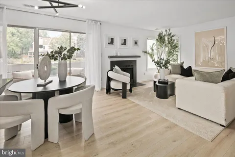 $324,900 | 3150 Covewood Court, Unit L, Falls Church, VA 22042