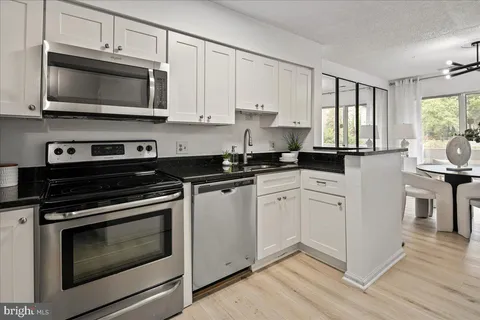 $324,900 | 3150 Covewood Court, Unit L, Falls Church, VA 22042