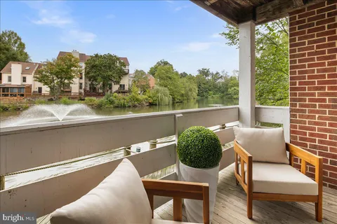 $324,900 | 3150 Covewood Court, Unit L, Falls Church, VA 22042
