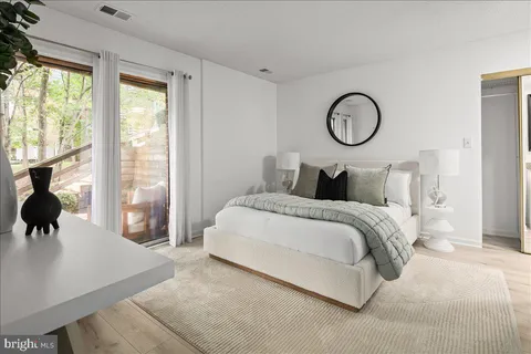 $324,900 | 3150 Covewood Court, Unit L, Falls Church, VA 22042