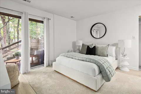 $324,900 | 3150 Covewood Court, Unit L, Falls Church, VA 22042