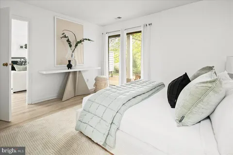 $324,900 | 3150 Covewood Court, Unit L, Falls Church, VA 22042