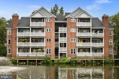 $324,900 | 3150 Covewood Court, Unit L, Falls Church, VA 22042