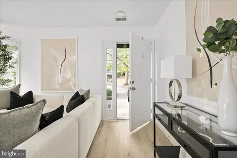 $324,900 | 3150 Covewood Court, Unit L, Falls Church, VA 22042