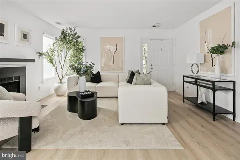 $324,900 | 3150 Covewood Court, Unit L, Falls Church, VA 22042