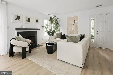 $324,900 | 3150 Covewood Court, Unit L, Falls Church, VA 22042