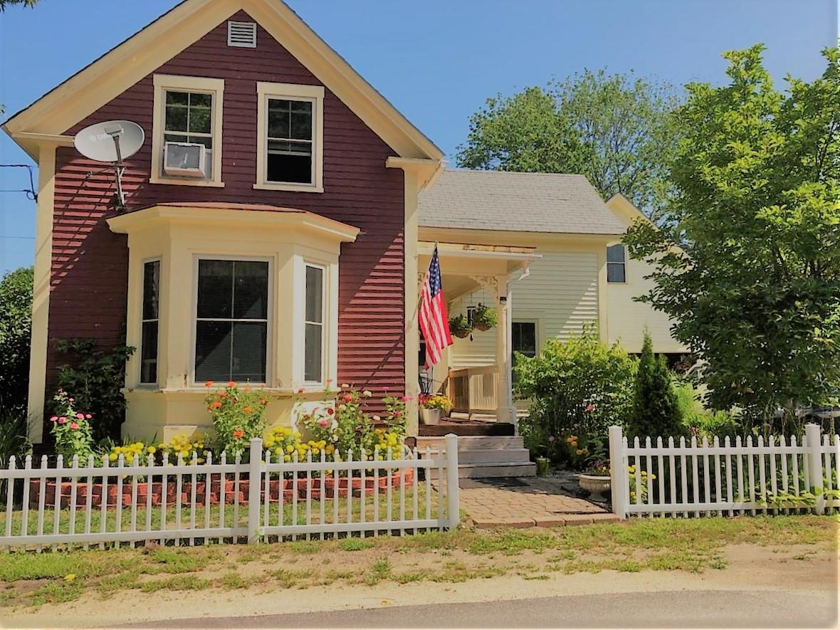 4 Spruce Street Rochester, NH 03867 - Photo 2 of 13