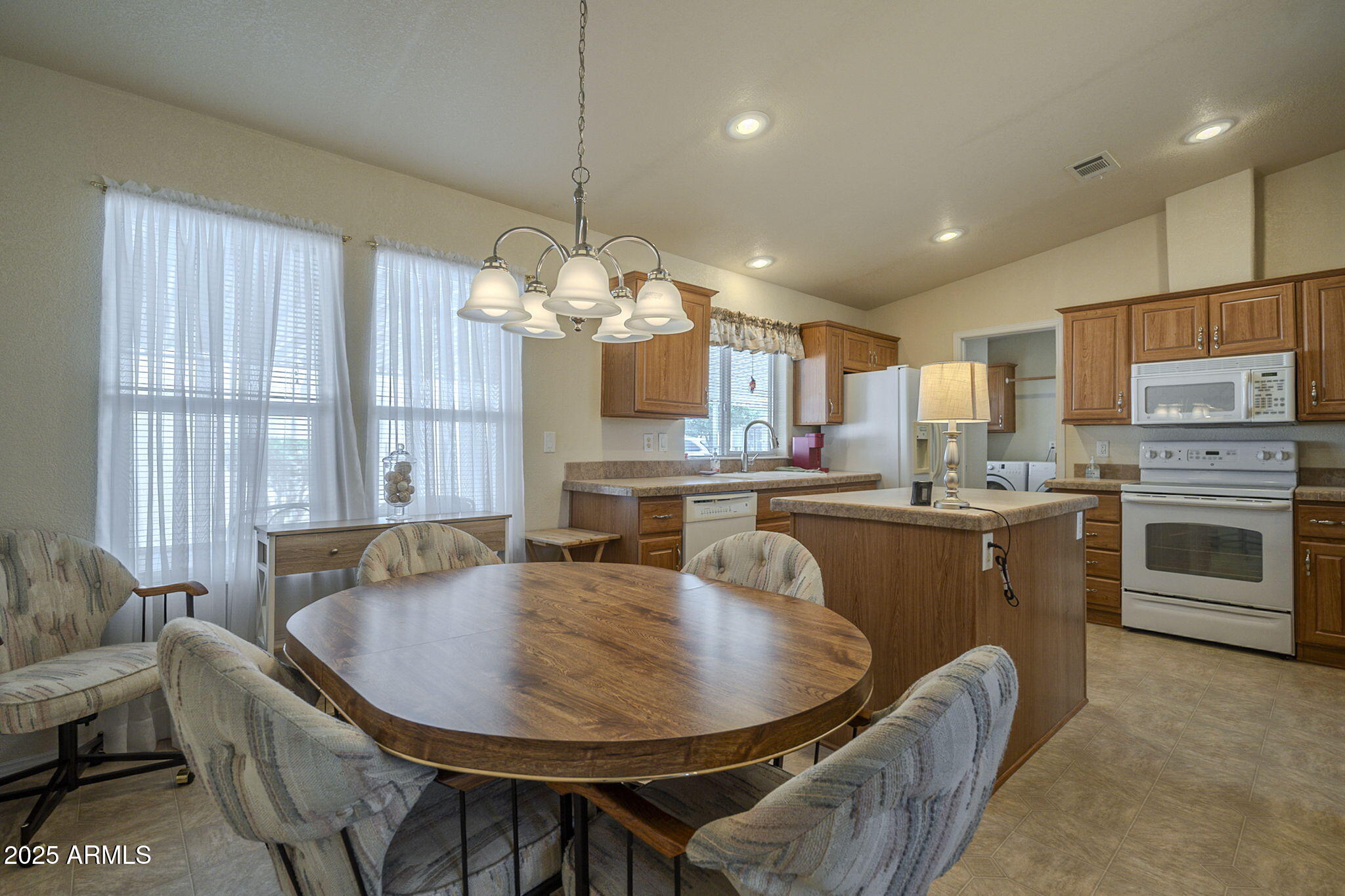 2263 North Trekell Road, Unit 93 Casa Grande, AZ 85122 - Photo 8 of 28 Dining