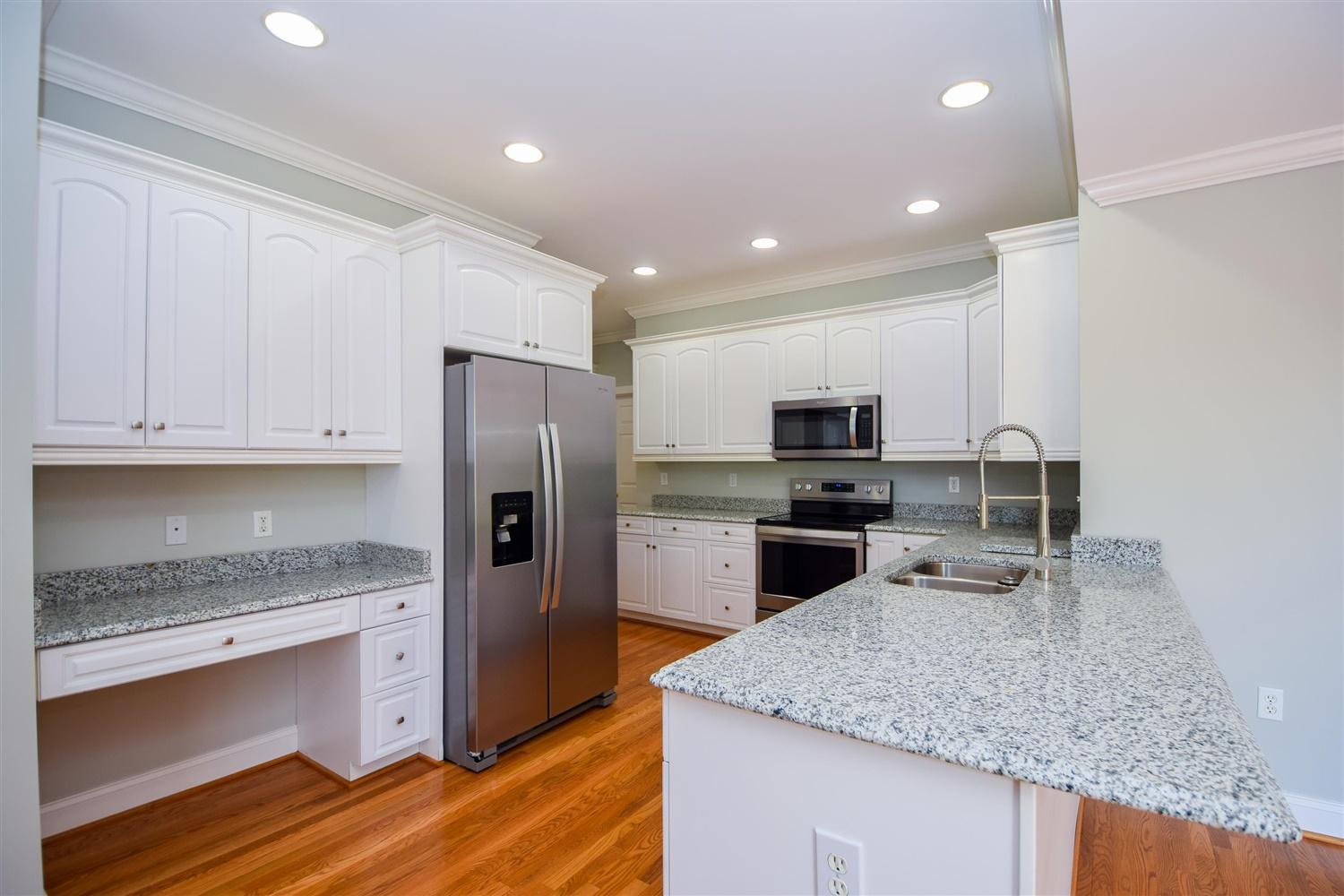 610 Highfield Road Salem, VA 24153 - Photo 8 of 28 08-Photo-8