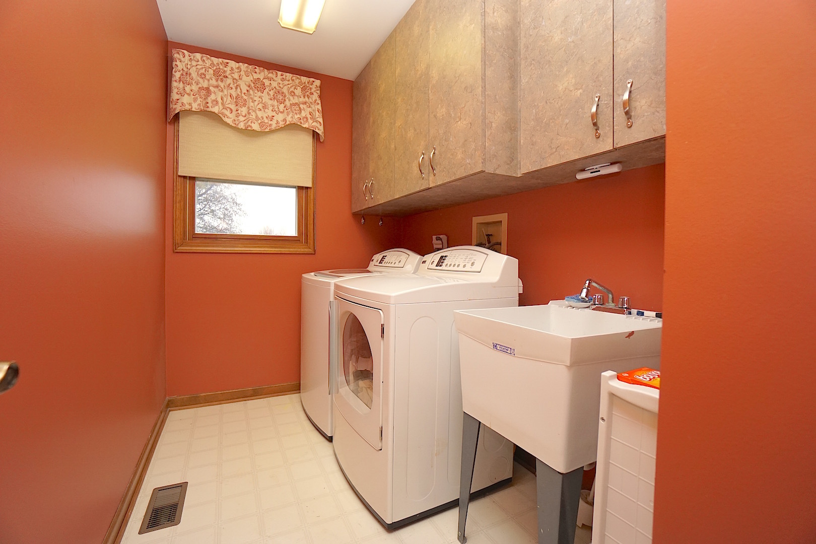 1611 Canyon Run Road Naperville, IL 60565 - Photo 16 of 23 a utility room with dryer and washer