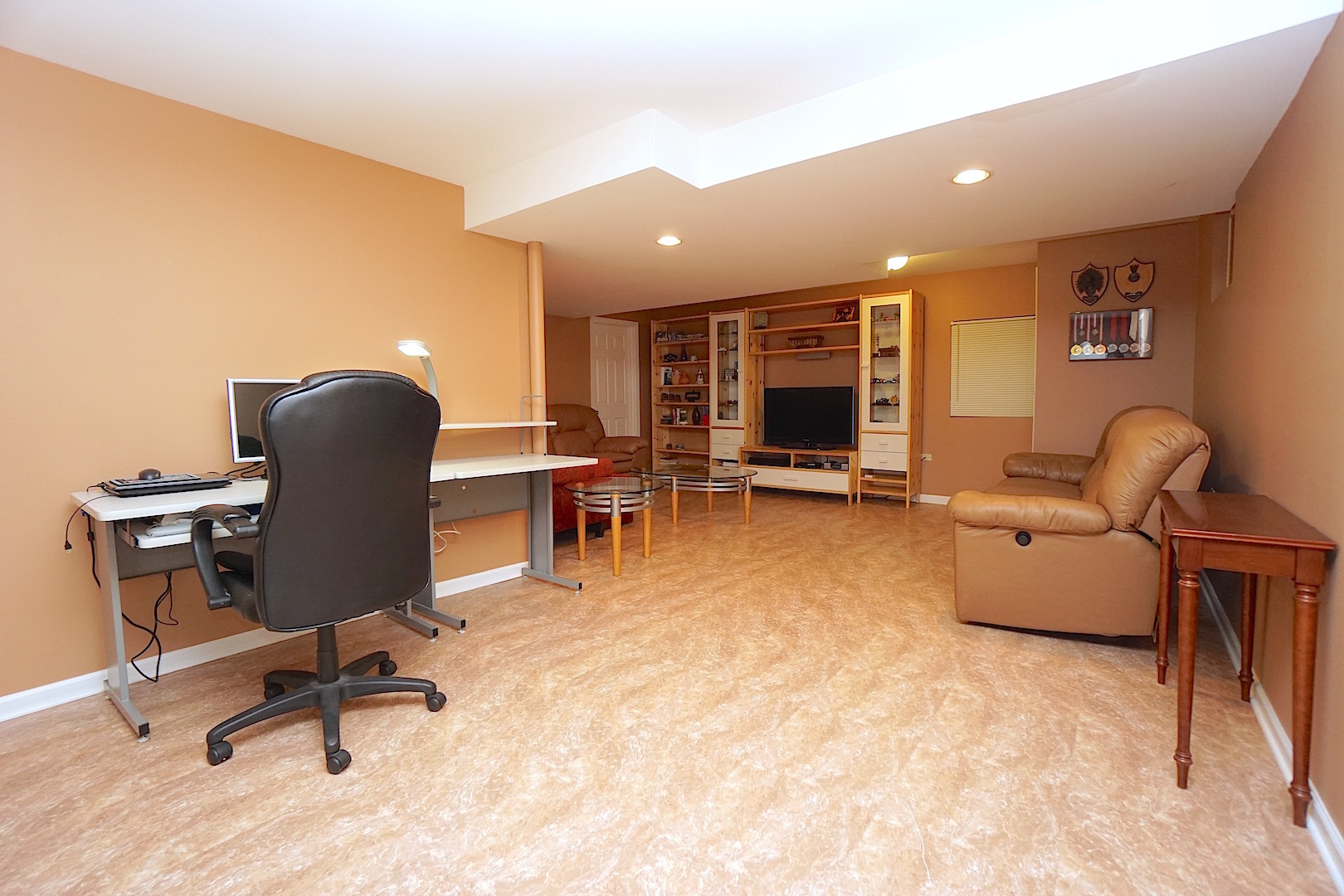1611 Canyon Run Road Naperville, IL 60565 - Photo 21 of 23 a livingroom with workspace and a couch