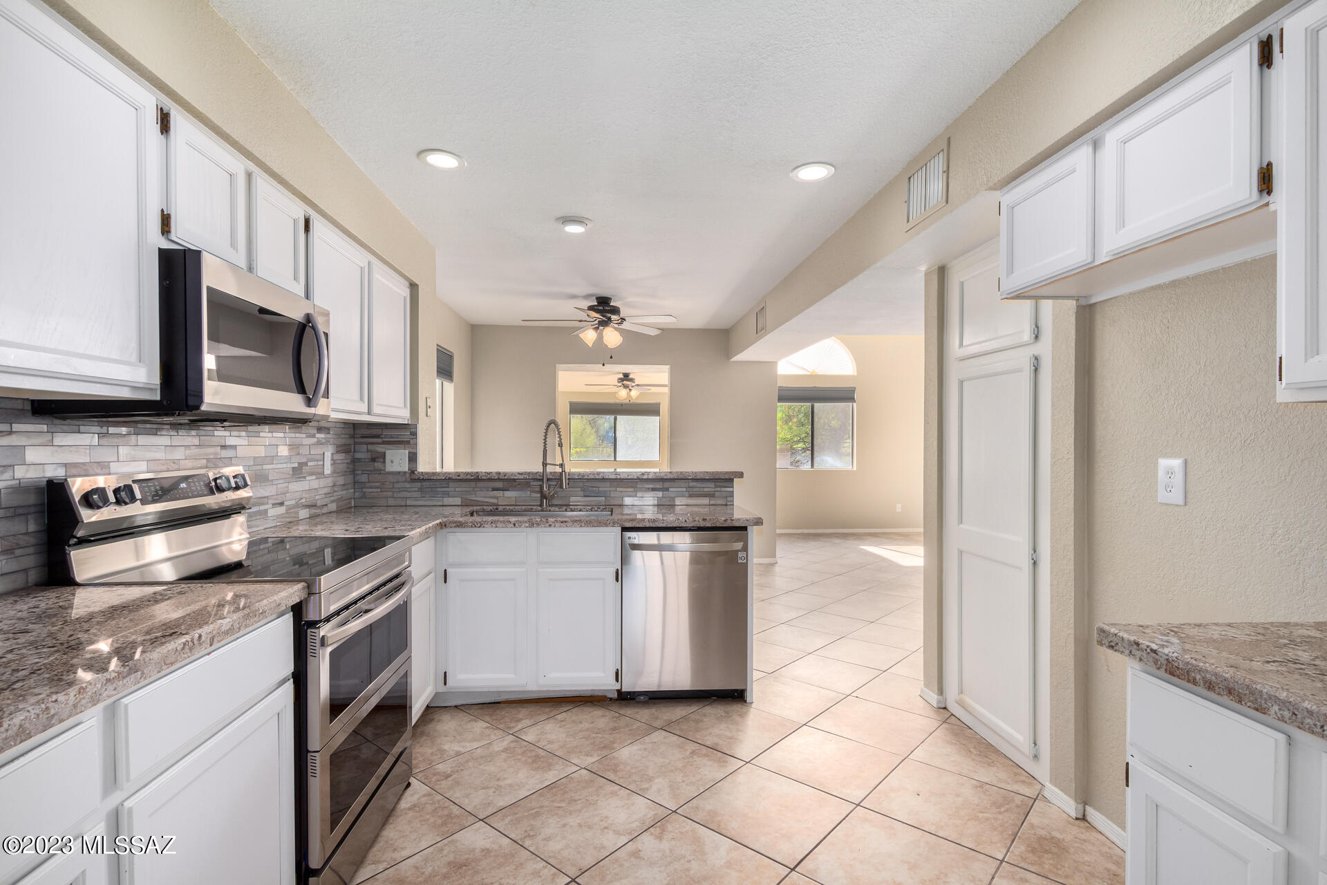 4749 West Lessing Lane Tucson, AZ 85742 - Photo 11 of 30