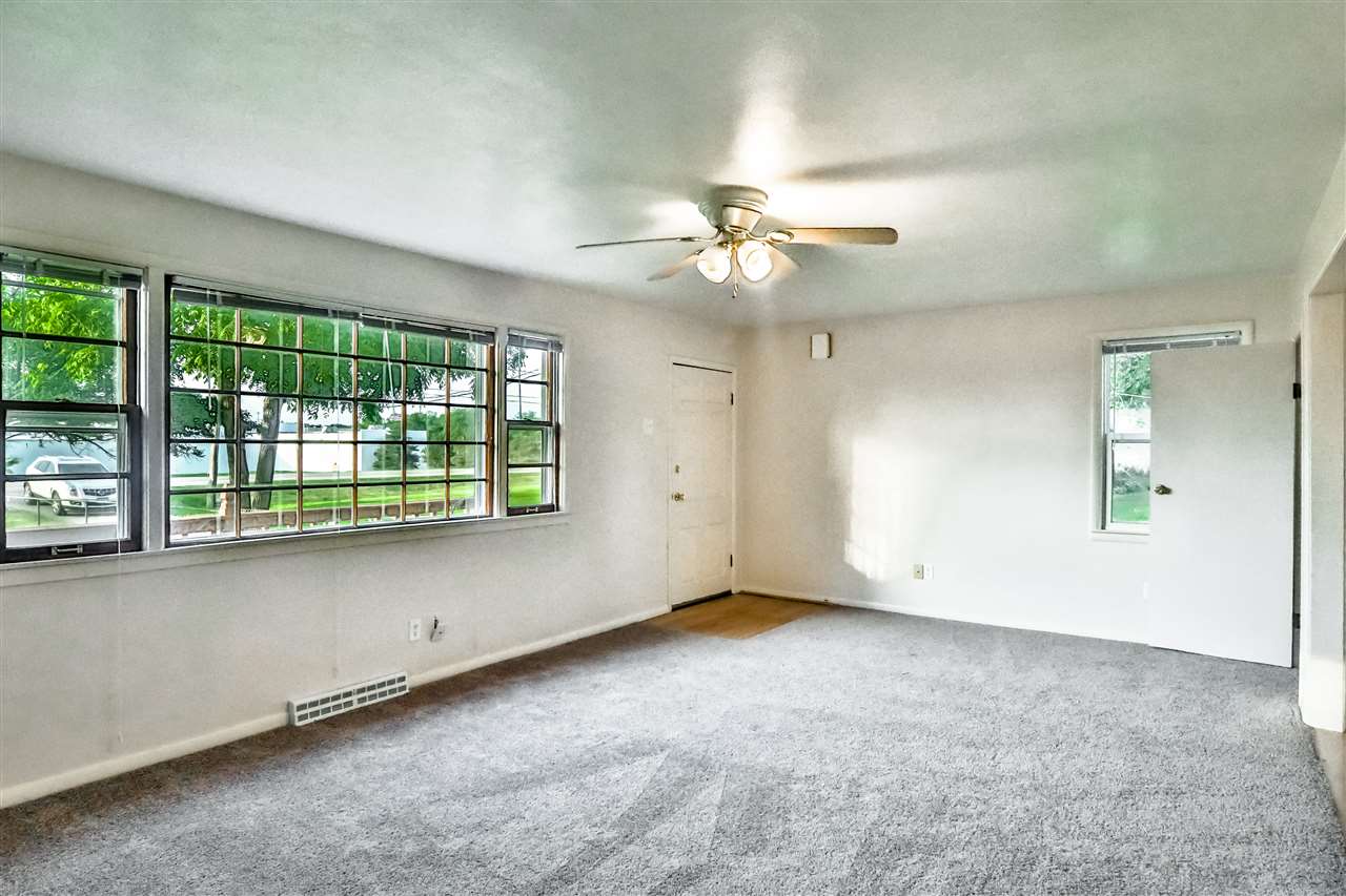 2085 Blackhawk Road Rockford, IL 61109 - Photo 5 of 24 Gallery Image 5