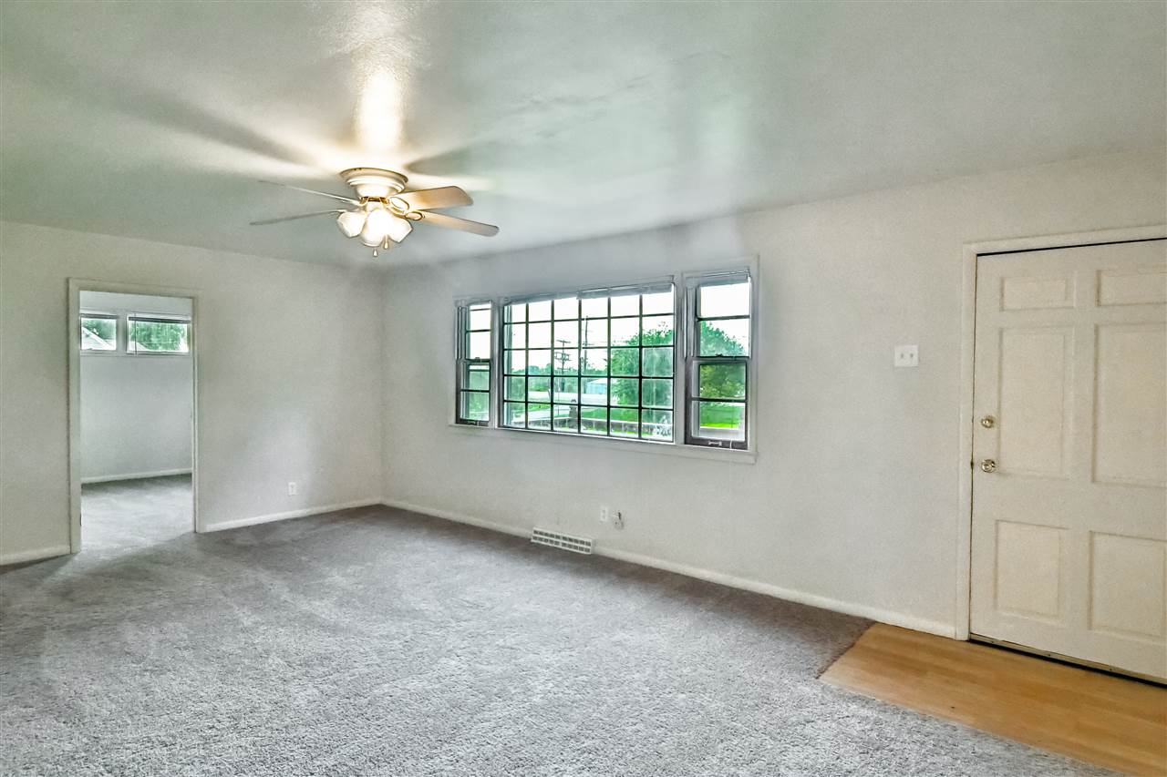 2085 Blackhawk Road Rockford, IL 61109 - Photo 6 of 24 Gallery Image 6