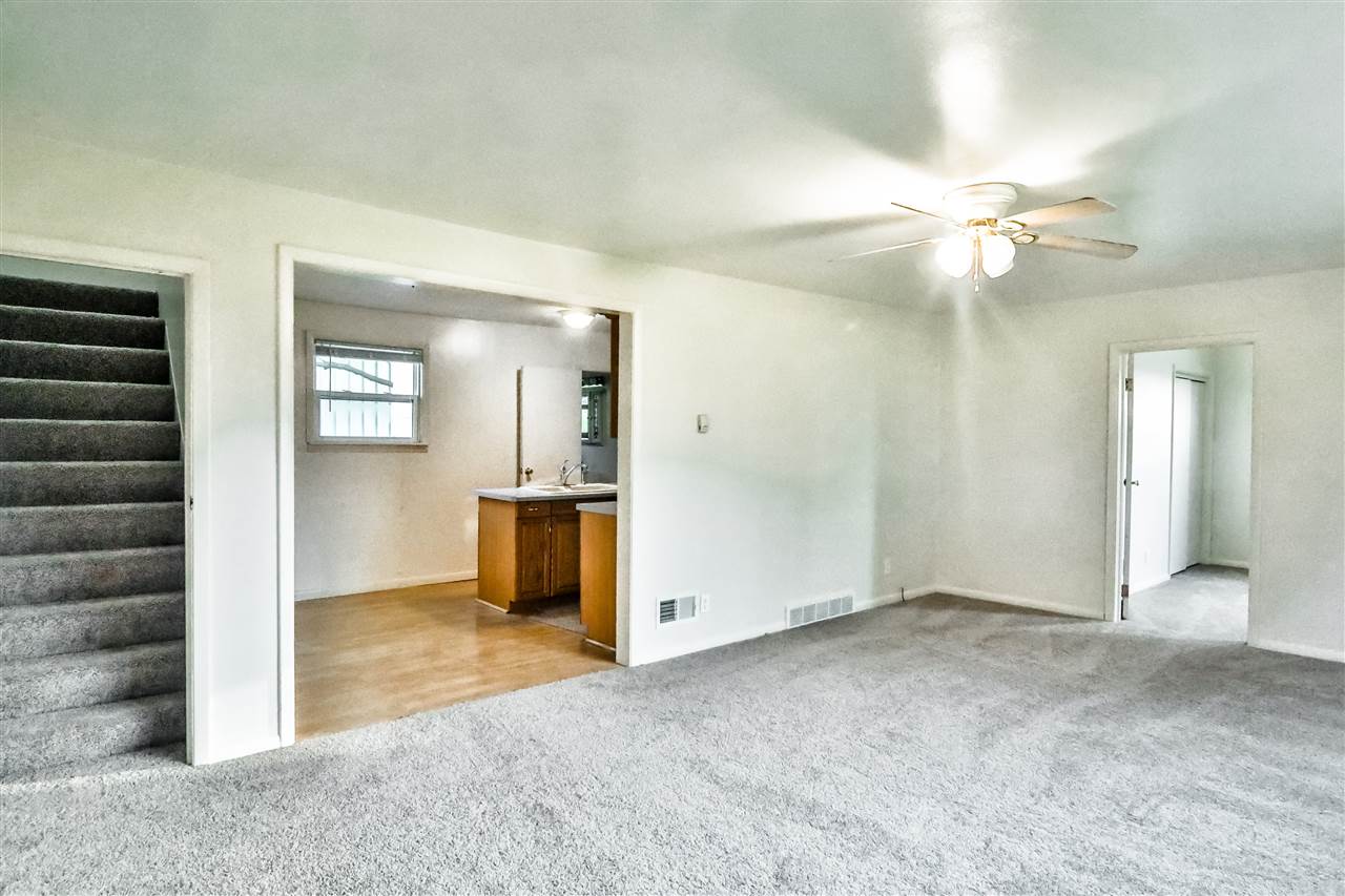 2085 Blackhawk Road Rockford, IL 61109 - Photo 7 of 24 Gallery Image 7