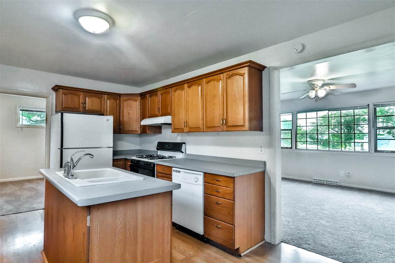 2085 Blackhawk Road Rockford, IL 61109 - Photo 8 of 24 Gallery Image 8