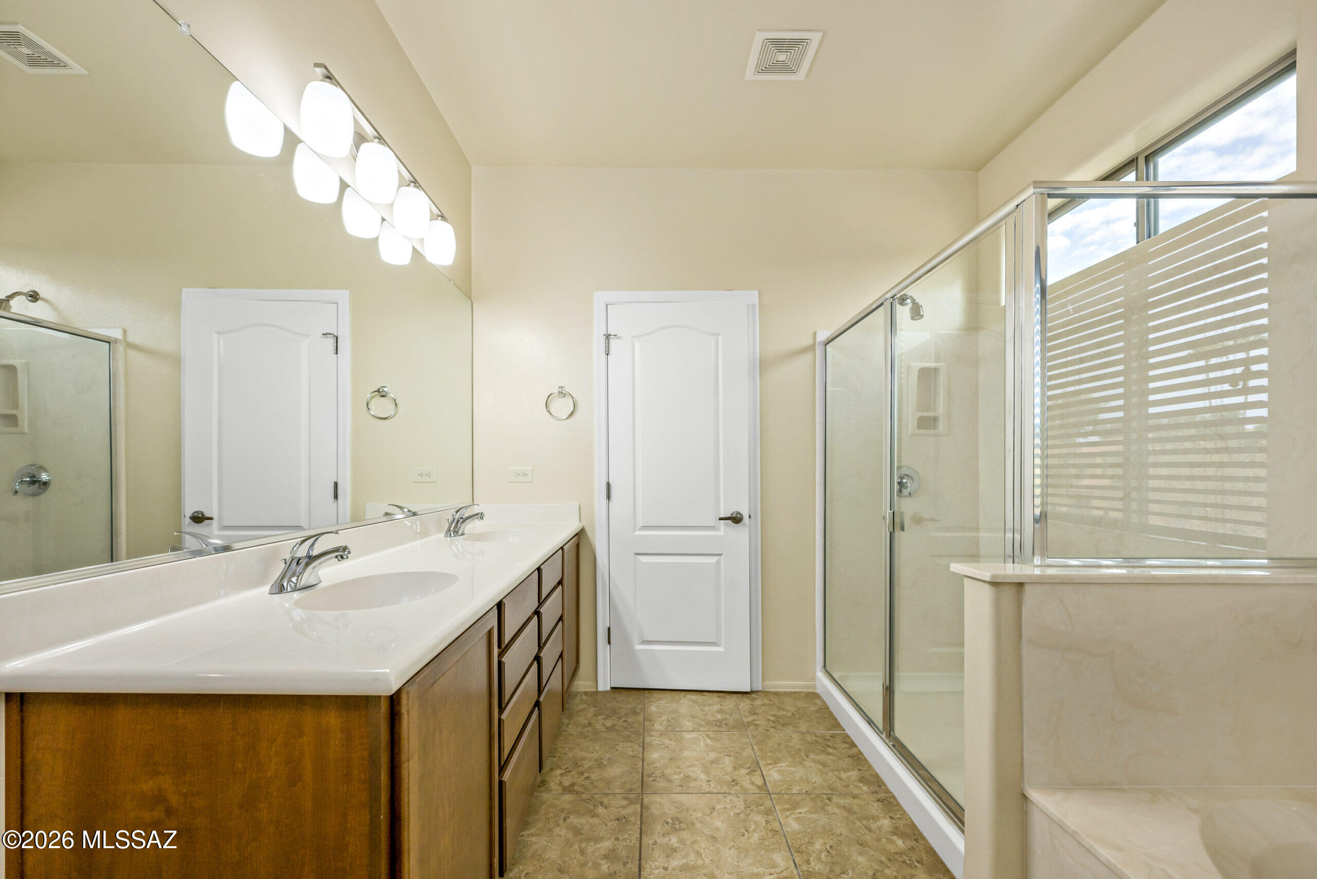 4261 North Golden Ridge Lane Tucson, AZ 85718 - Photo 5 of 11 primary-bathroom-scaled