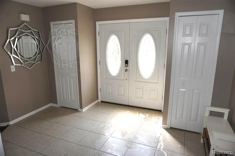 30880 Country Ridge Circle Farmington Hills, MI 48331 - Photo 2 of 37