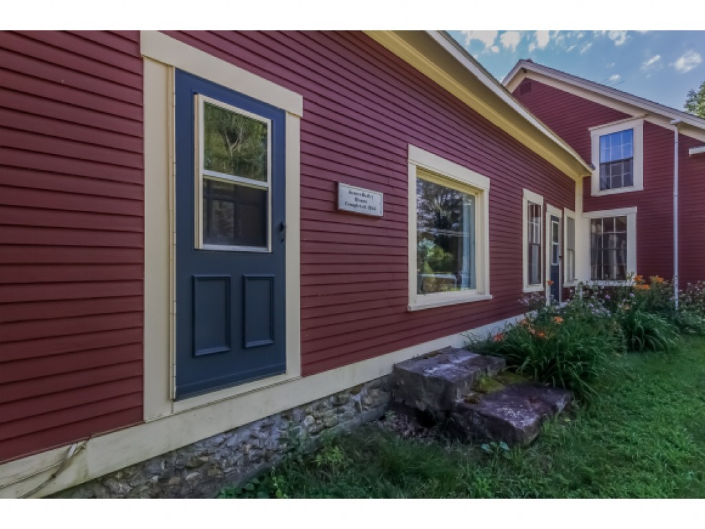 211 Robert Rogers Road Dunbarton, NH 03046 - Photo 3 of 35