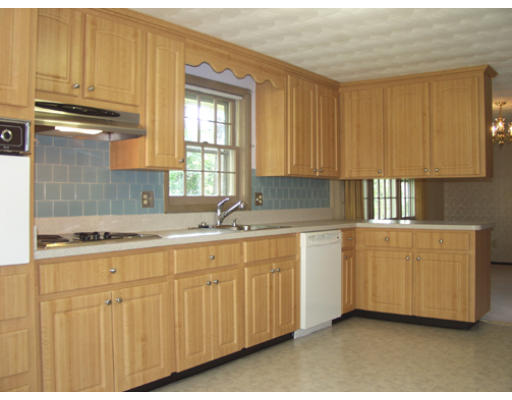 20 Ansie Road Chelmsford, MA 01824 - Photo 2 of 11