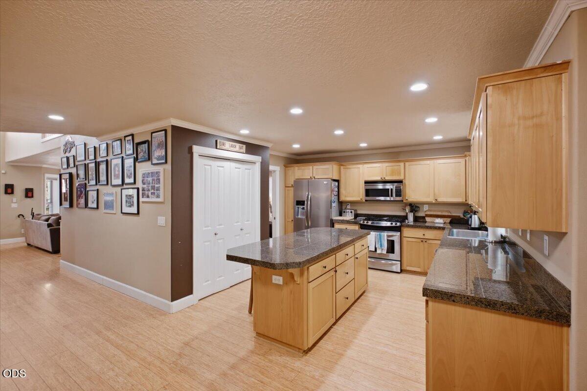 2448 Northwest Violet Avenue Albany, OR 97321 - Photo 10 of 46