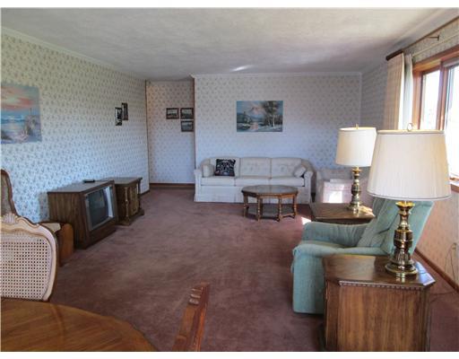3257 Longview Road Hermitage, PA 16148 - Photo 2 of 7 Living Room.