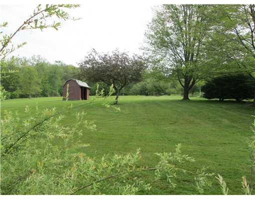 3257 Longview Road Hermitage, PA 16148 - Photo 6 of 7 Yard/Garden.