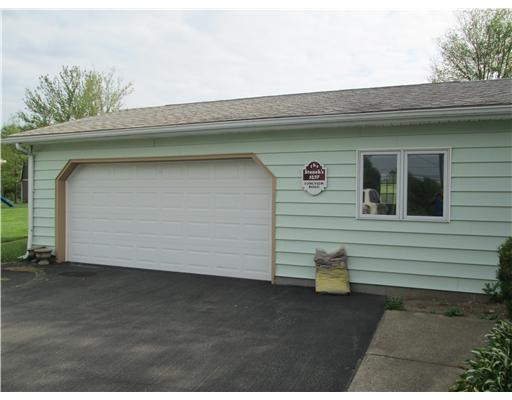 3257 Longview Road Hermitage, PA 16148 - Photo 7 of 7 Parking Lot/Garage.