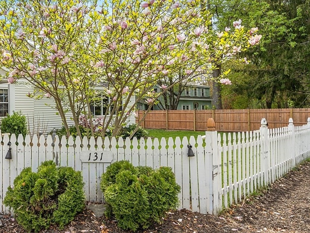 131 Lawrence Road Haverhill, MA 01835 - Photo 5 of 39