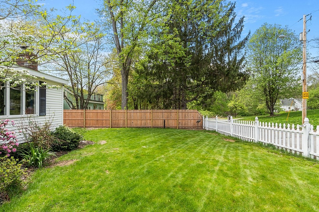 131 Lawrence Road Haverhill, MA 01835 - Photo 8 of 39