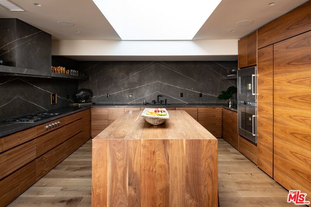 $6,250,000 | 1883 Rising Glen Road, Los Angeles, CA 90069